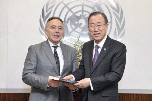 Bahey Eldin Hassan present CIHRS annual report to UN Secretary -General Ban Ki -moon. - (UN Photo/Mark Garten)