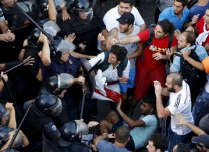 منظمون: تأجيل احتجاج في لبنان بعد اشتباكات في بيروت